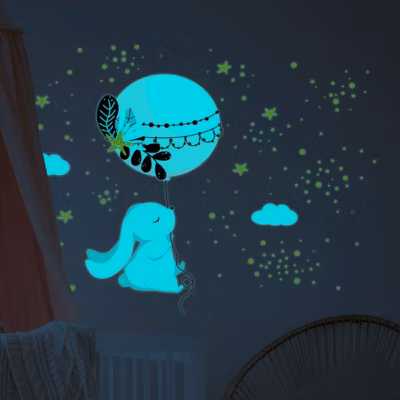 Sticker phosphorescent lumineux – LAPIN INDIEN ET SON BALLON MAGIQUE – Autocollant mural plafond enfant fluorescent – 105x70cm