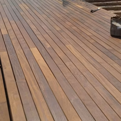 Terrasse extérieure en bois d&rsquo;ipé 21×90 mm (10 m2)