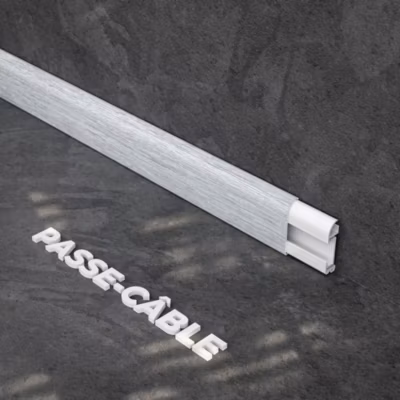 Plinthe Passe-Câble PVC 50 mm – Chêne de Wallonie – 2.60 m, Lot de 5