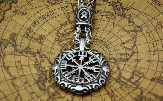 [Deux Corbeaux] Collier Boussole Viking – Bijoux Viking – Amulette Roue Solaire – Pendentif Vegvisir – Collier 3D – Asatru – Mythologie Nordique – Spirituel – Talisman
