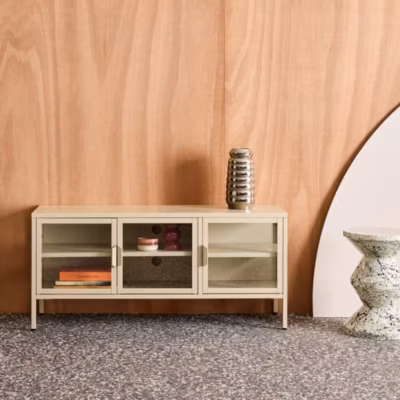 Meuble TV industriel métal et verre trempé 3 portes 120cm beige – Arkansas