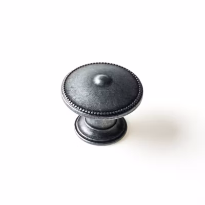 Bouton en zamak avec finition argent vieilli, dimensions: 30x30x24mm-
