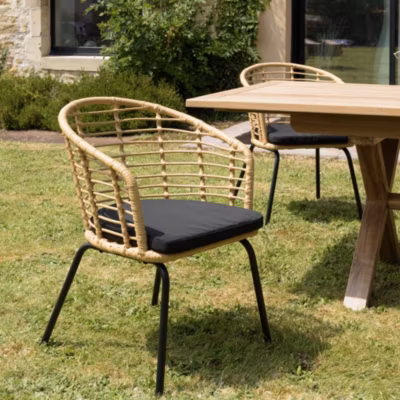 Lot de 2 fauteuils en rotin synthétique couleur naturelle