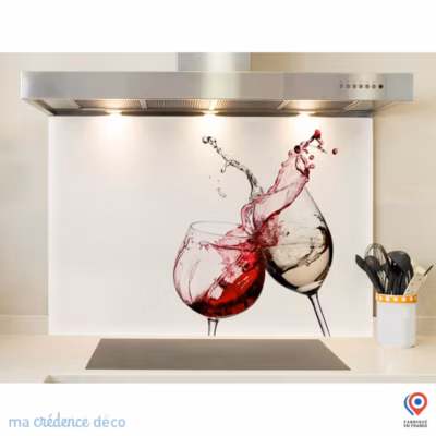 Crédence cuisine fond de hotte Verres sur fond blanc – Alu composite – L 90 cm x H 50 cm – MaCrédenceDéco