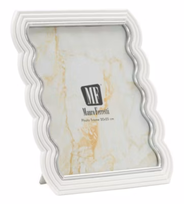 Cadre en résine blanche 25,2×1,7×30,3 cm (mesure interne 20×25 cm)