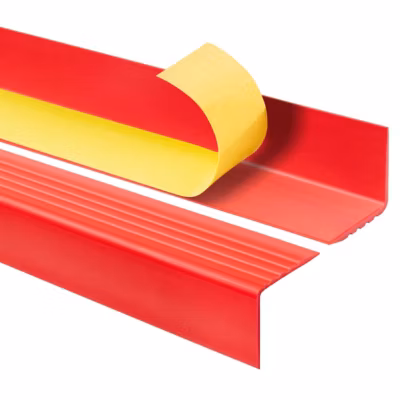Nez de marche PVC 50×50 mm QUEST, profil antidérapant – 70 cm, rouge