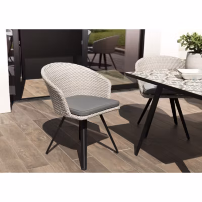 Chaise de jardin grise en rotin synthétique et pieds métal
