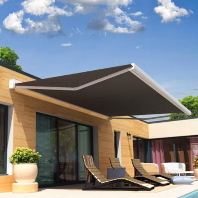 Store banne coffre intégral SOA 6,00×3,50 M (Manuel – Armature blanc – Toile grise)