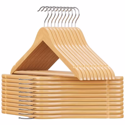 Lot de 20 cintres en bois d&rsquo;eucalyptus avec encoches d&rsquo;épaule, barre de pantalon et crochet pivotant -L44,5 x H23 cm