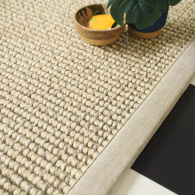 Tapis Laine et sisal – Caloundra grosses boucles crème – Ganse chenille grège – 80 x 150 cm
